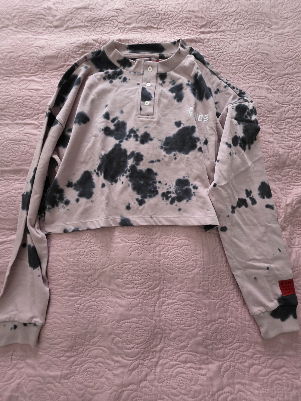 CHNGE Pink & Black Cropped Tie-Dye Henley Sweatshirt